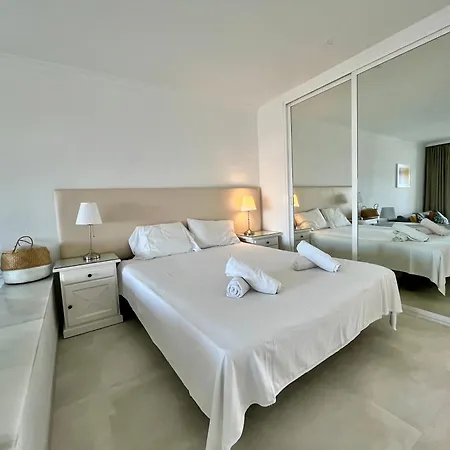With Beautiful Views In Riviera Del Sol